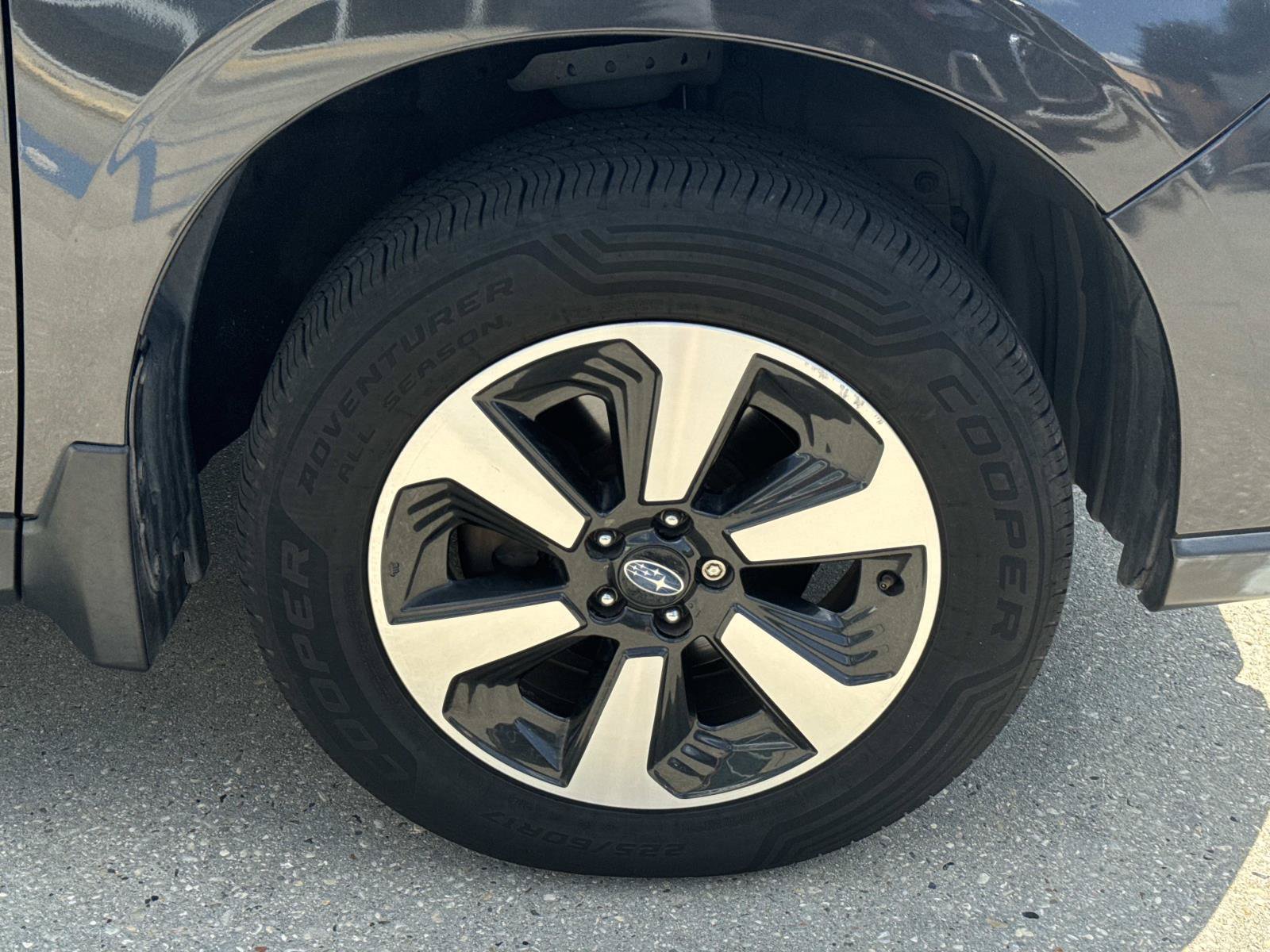 Used 2017 Subaru Forester 2.5i Premium w/ All-Weather Package AWD/4WD image 4