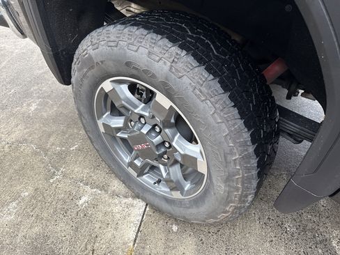 Used 2025 GMC Sierra 2500 SLT image 18