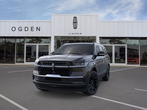 New 2026 Lincoln Navigator Reserve w/ Jet Appearance Package AWD/4WD image 2