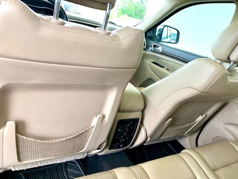 Used 2015 Jeep Grand Cherokee Limited w/ Luxury Group II image 15