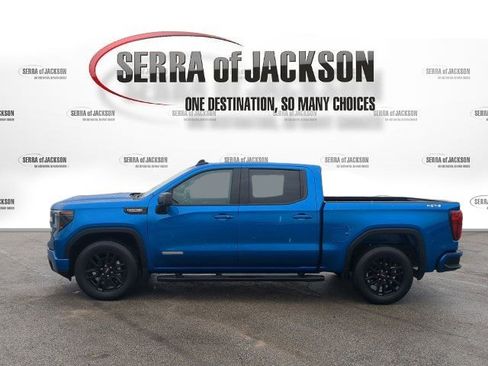 Used 2022 GMC Sierra 1500 Elevation w/ LPO, Elevation Black Package image 6