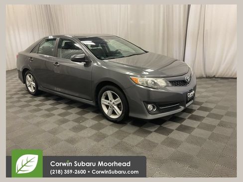 Used 2014 Toyota Camry SE FWD image 1