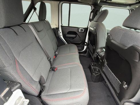 Used 2025 Jeep Wrangler Unlimited Rubicon AWD/4WD image 13