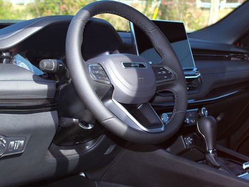 New 2026 Jeep Compass Latitude image 16