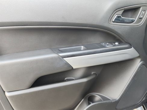 Used 2022 Chevrolet Colorado LT w/ LT Convenience Package image 21