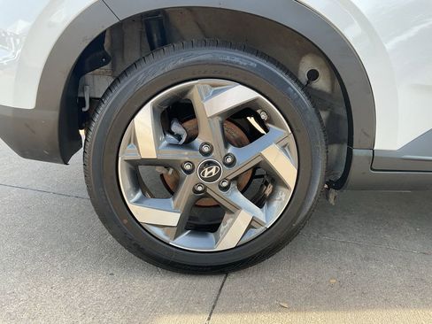 Used 2025 Hyundai Venue SEL image 10