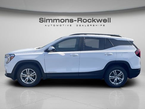 Used 2022 GMC Terrain SLE w/ Driver Convenience Package image 8