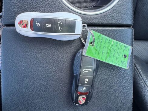 Used 2016 Porsche Panamera image 28