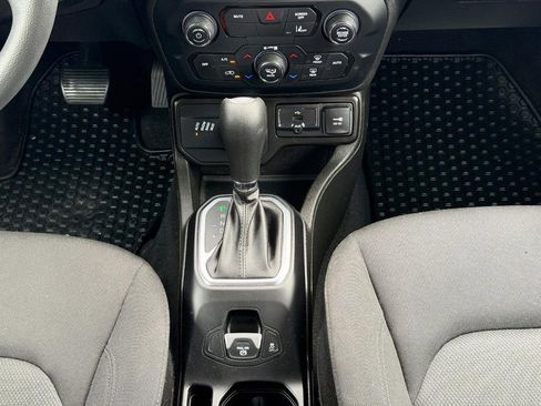 Used 2021 Jeep Renegade Sport image 14