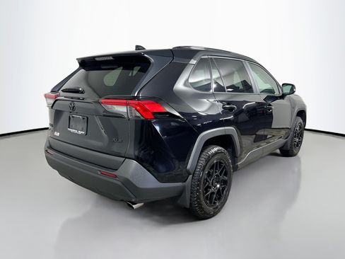 Used 2025 Toyota RAV4 XLE w/ Convenience Package FWD image 4