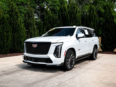 Used 2026 Cadillac Escalade V image 5