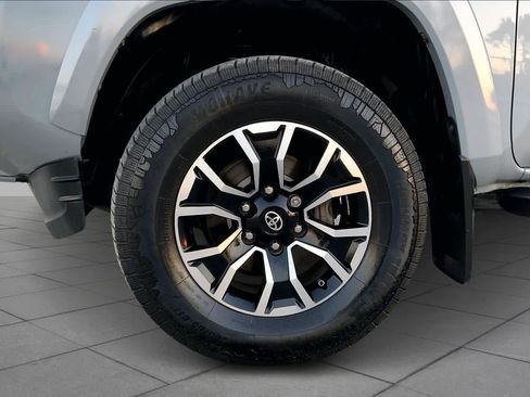 Used 2020 Toyota Tacoma TRD Sport w/ Technology Package image 10