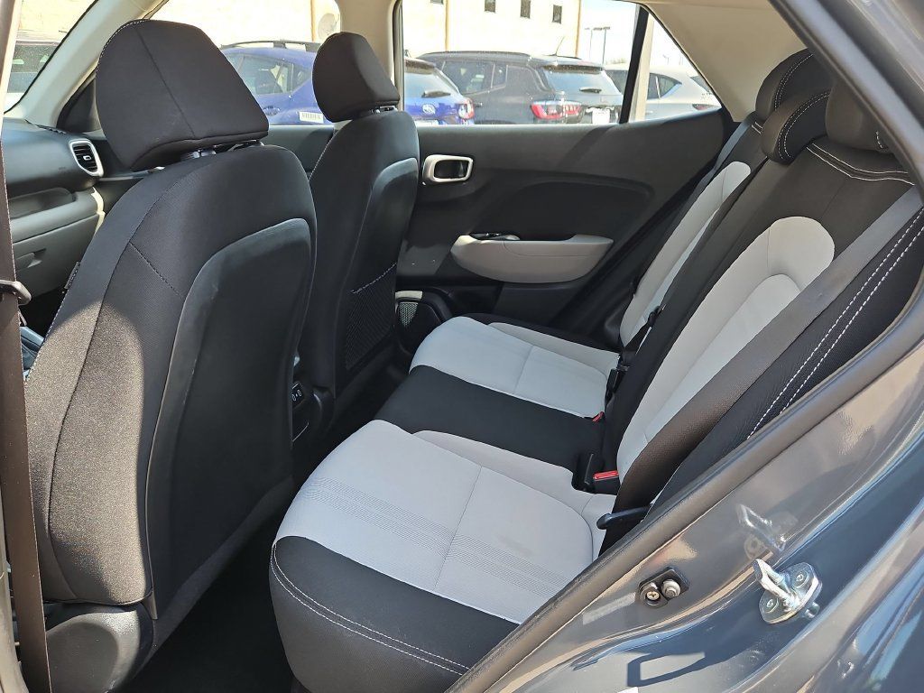 Used 2025 Hyundai Venue SEL FWD image 28