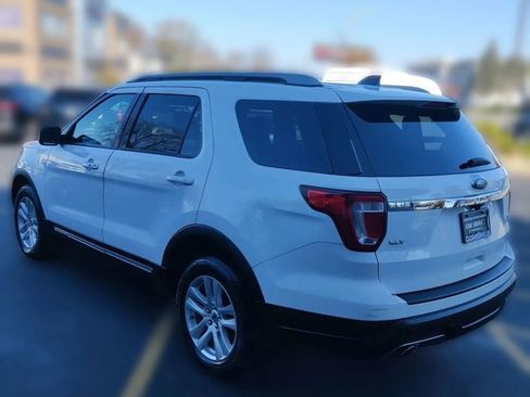 Used 2018 Ford Explorer XLT image 5