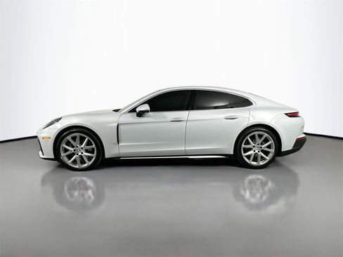 Certified 2025 Porsche Panamera image 2