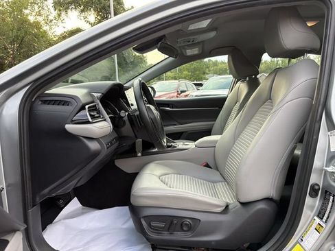 Used 2022 Toyota Camry SE FWD image 11