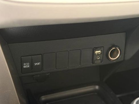 Used 2015 Toyota RAV4 LE AWD/4WD image 17