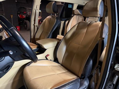 Used 2018 Kia Sedona LX w/ LX Essentials Premium Package FWD image 9