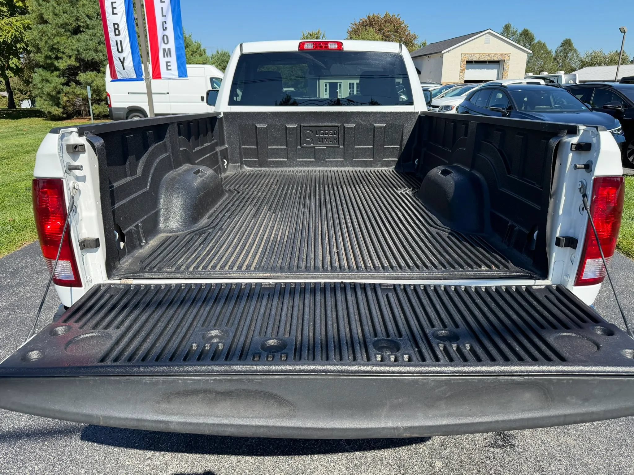 Used 2022 RAM 1500 Classic SLT AWD/4WD image 33