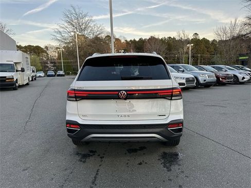 New 2025 Volkswagen Taos SEL image 4