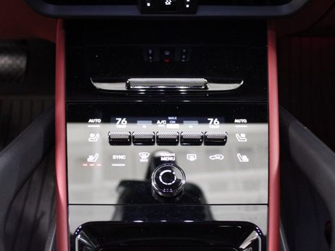 Certified 2025 Porsche Cayenne AWD/4WD image 26