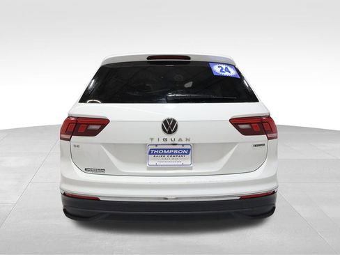 Used 2024 Volkswagen Tiguan SE image 3