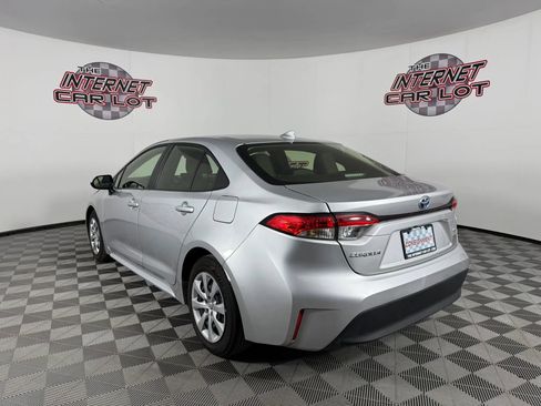 Used 2025 Toyota Corolla LE FWD image 5