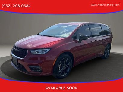 Used 2026 Chrysler Pacifica Select