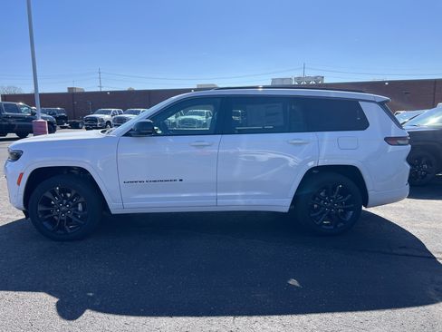 New 2026 Jeep Grand Cherokee L Limited AWD/4WD image 10