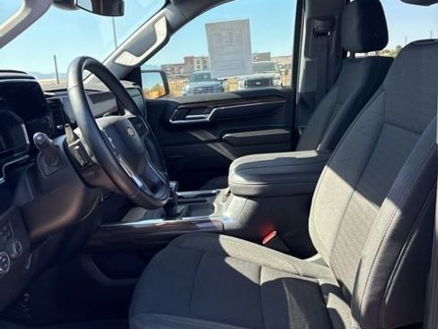 Used 2024 Chevrolet Silverado 1500 LT w/ Z71 Off-Road Package AWD/4WD image 5