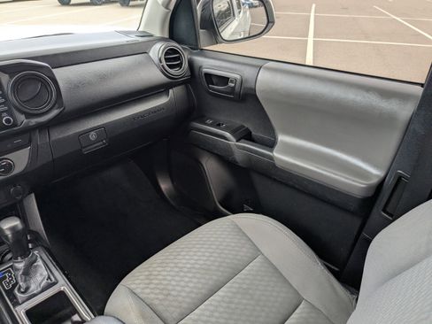 Used 2022 Toyota Tacoma TRD Sport image 16