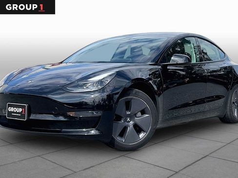 Used 2022 Tesla Model 3 Standard Range RWD image 1