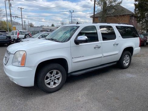 Used 2007 GMC Yukon XL SLT w/ SLT Preferred Equipment Group image 4
