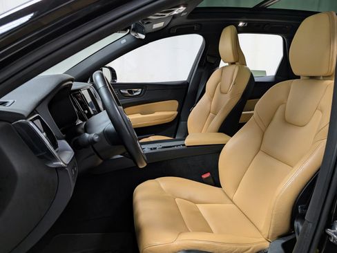 Used 2020 Volvo XC60 T5 Momentum image 18