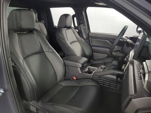 Used 2025 Toyota Tacoma TRD Sport image 18