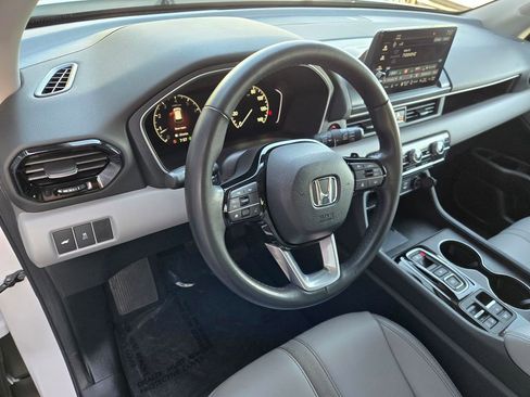 Used 2025 Honda Pilot EX-L image 18