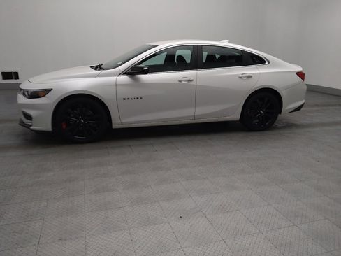 Used 2018 Chevrolet Malibu LT w/ Leather Package FWD image 2