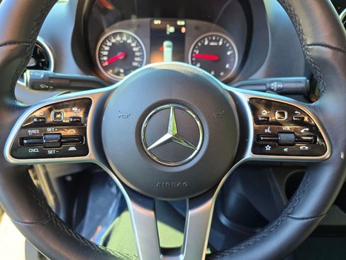 Used 2022 Mercedes-Benz Sprinter 2500 image 22