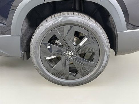 New 2026 Volkswagen Taos SE FWD image 30