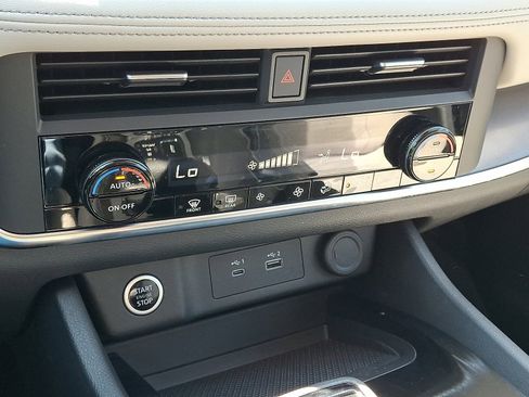 Used 2023 Nissan Rogue SV AWD/4WD image 18