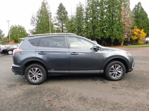 Used 2018 Toyota RAV4 LE Plus image 21