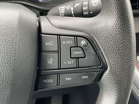 Used 2022 Toyota Sienna LE image 21