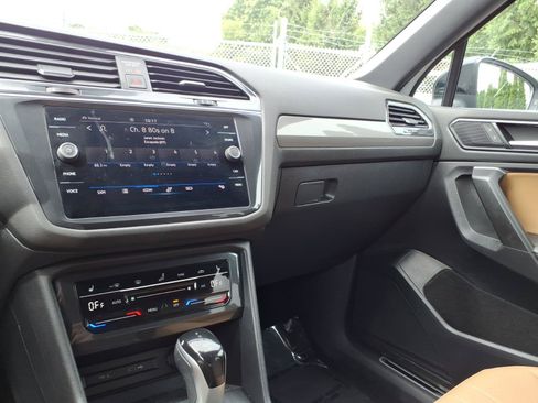 Certified 2023 Volkswagen Tiguan SE R-Line AWD/4WD image 25