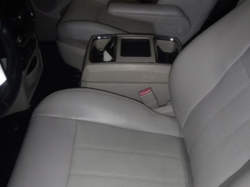 Used 2011 Chrysler Town & Country Touring-L w/ Trailer Tow Group FWD image 26