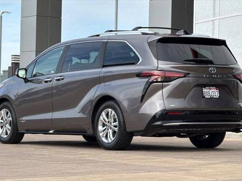 Certified 2021 Toyota Sienna Platinum image 7