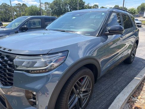 Used 2025 Ford Explorer ST RWD image 16