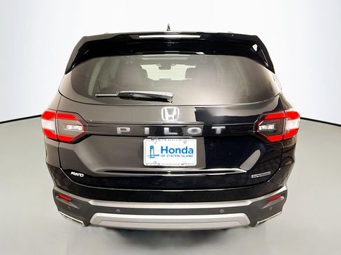 Used 2023 Honda Pilot Touring image 6
