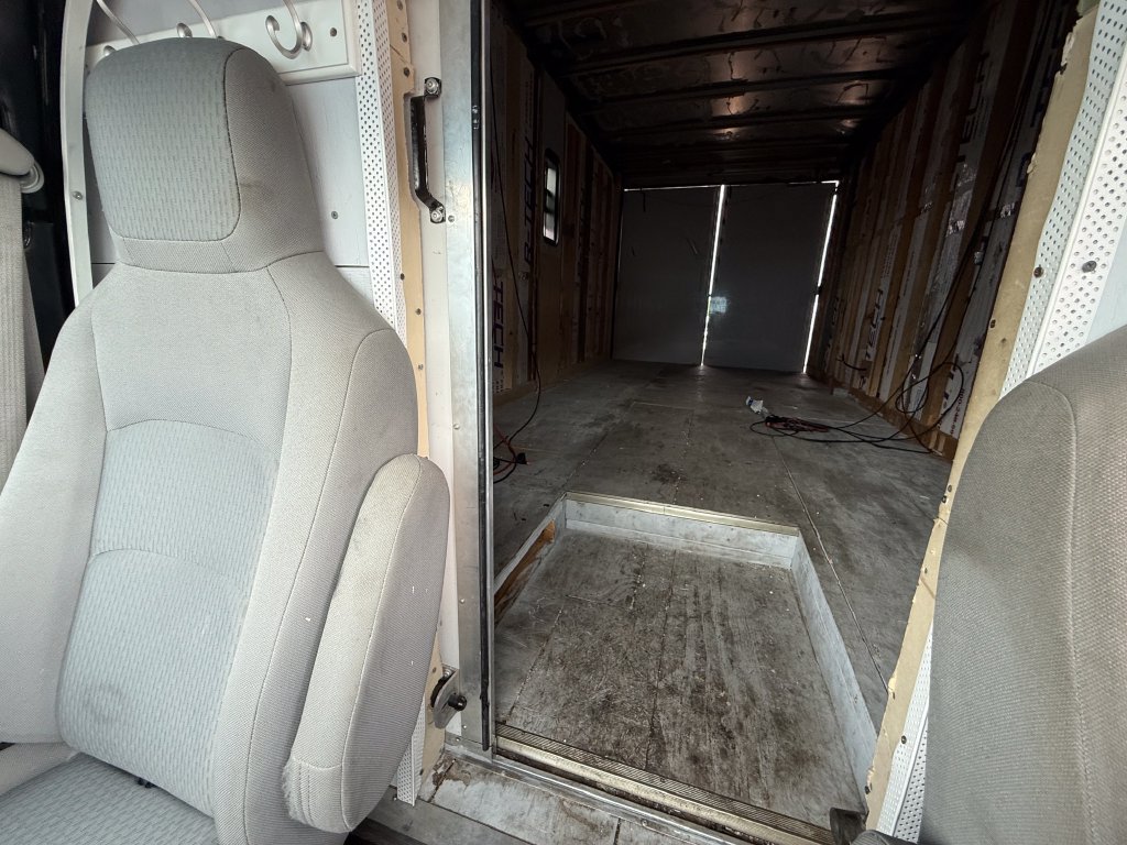 Used 2016 Ford E-450 and Econoline 450 Super Duty RWD image 10