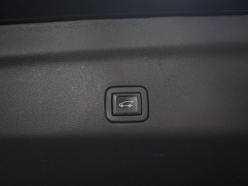 Used 2024 Chevrolet Tahoe High Country AWD/4WD image 11