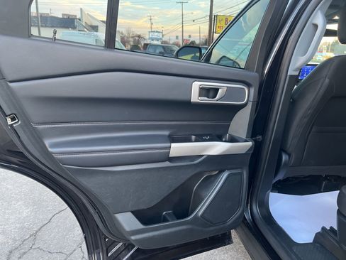 Used 2023 Ford Explorer XLT AWD/4WD image 20
